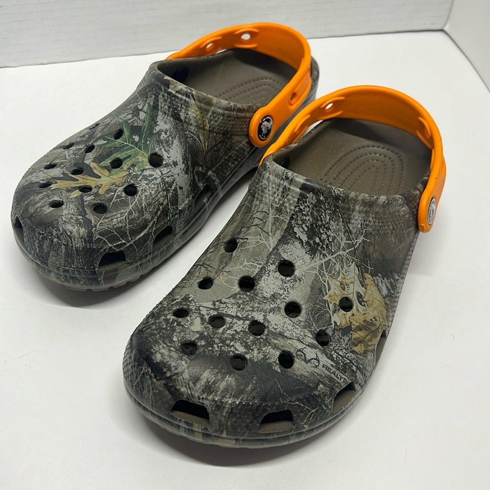 Crocs by realtree and Luke Combs -bootleggers size M5/W7